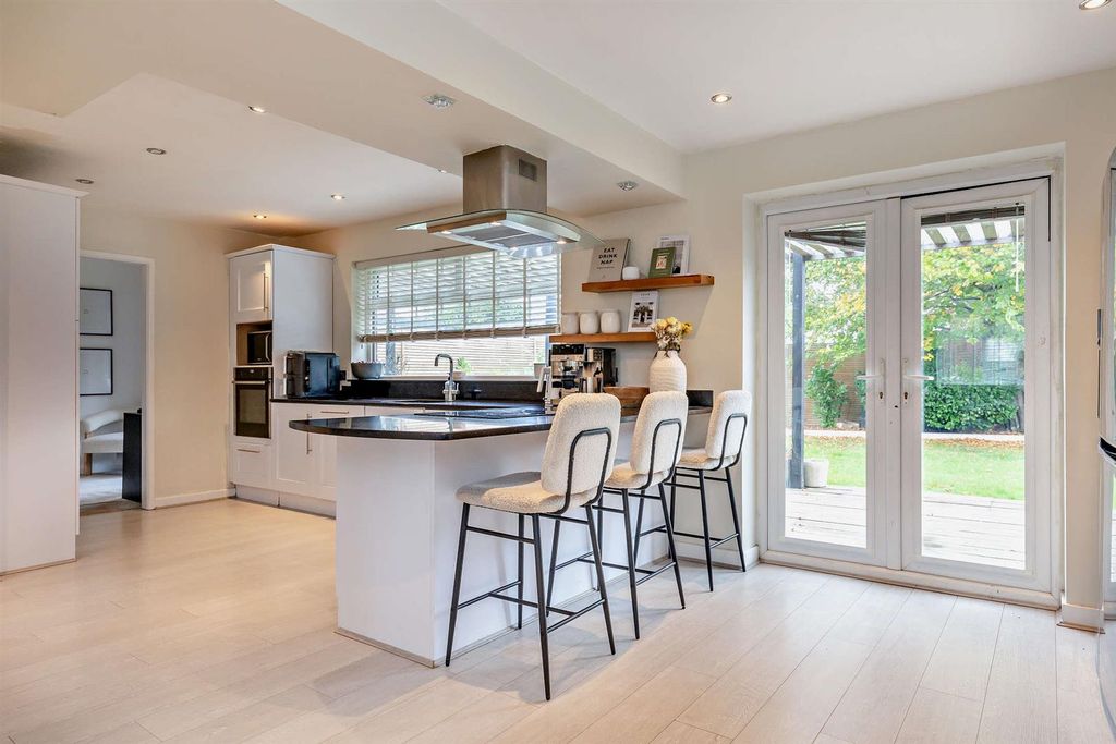 Property photo 2 of 20 8666487-Interior13-800.Jpg