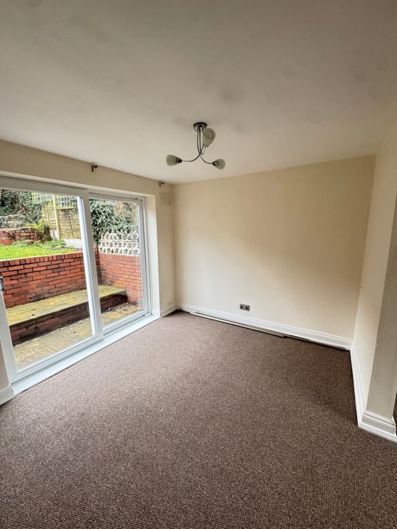 Property photo 3 of 10 Dining Room