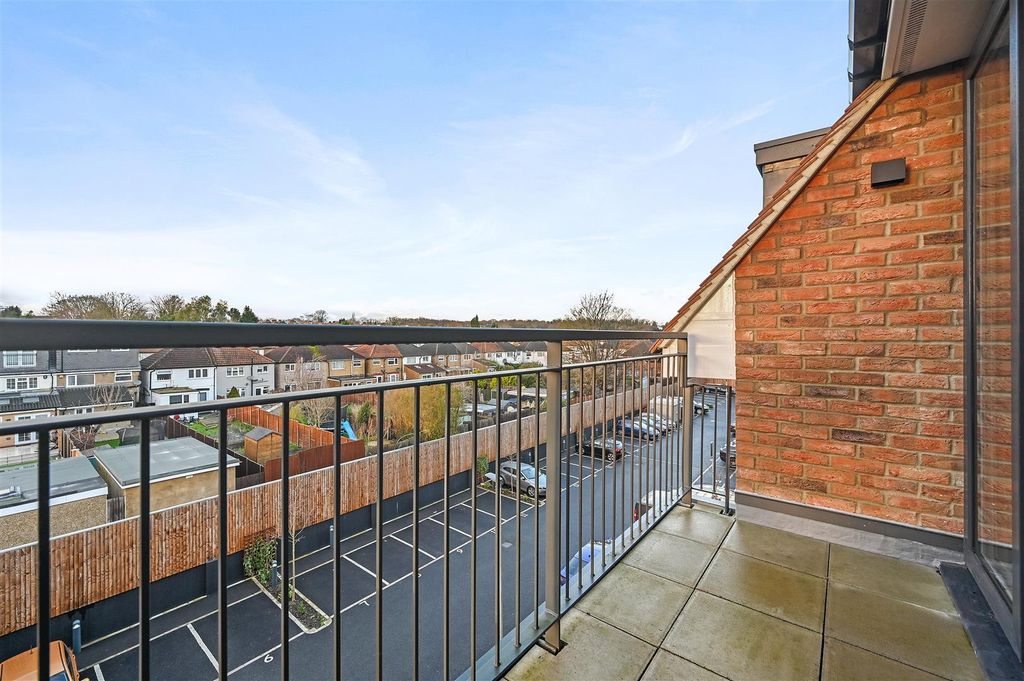 Property photo 3 of 12 Wrealty - 27 Sloane Court - Balcony.Jpg