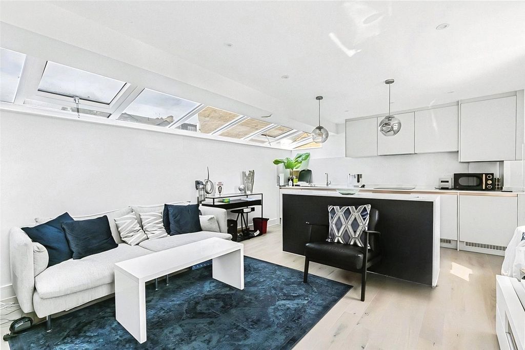 Property photo 2 of 9 Reception/Kitchen