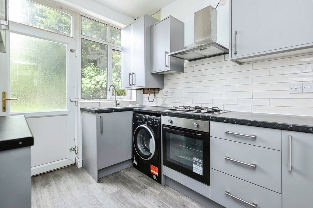 Property photo 3 of 18 Pbox-Img.Jpg