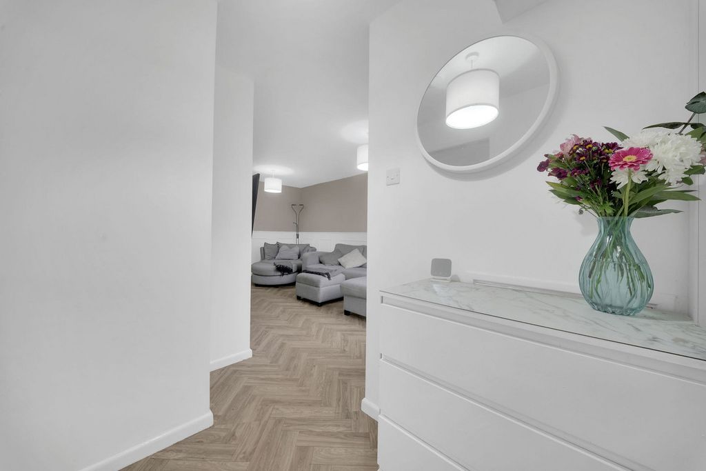 Property photo 2 of 30