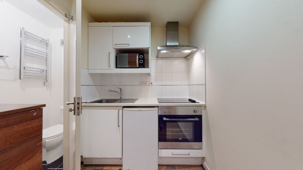 Property photo 2 of 9 Kitchen