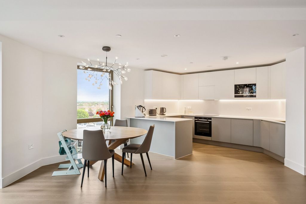 Property photo 3 of 24