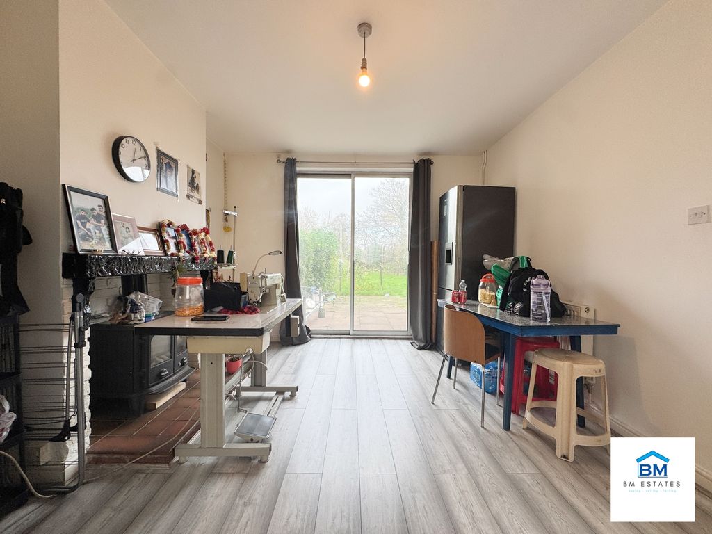 Property photo 3 of 9 Photo 3