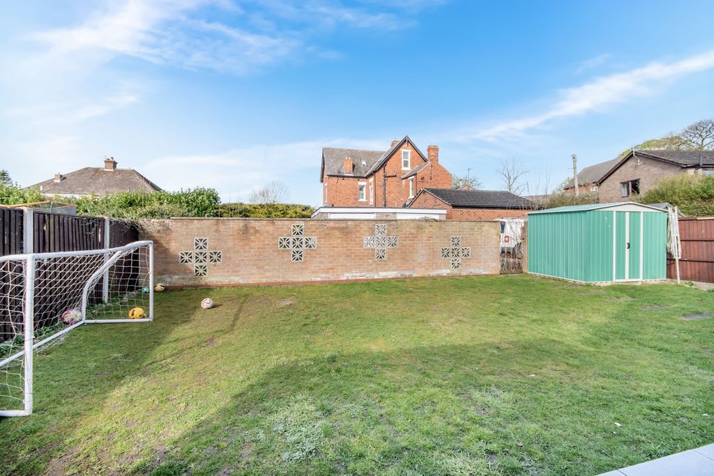 Property photo 2 of 14 Ewemove Estate Agent Scunthorpe Back Garden