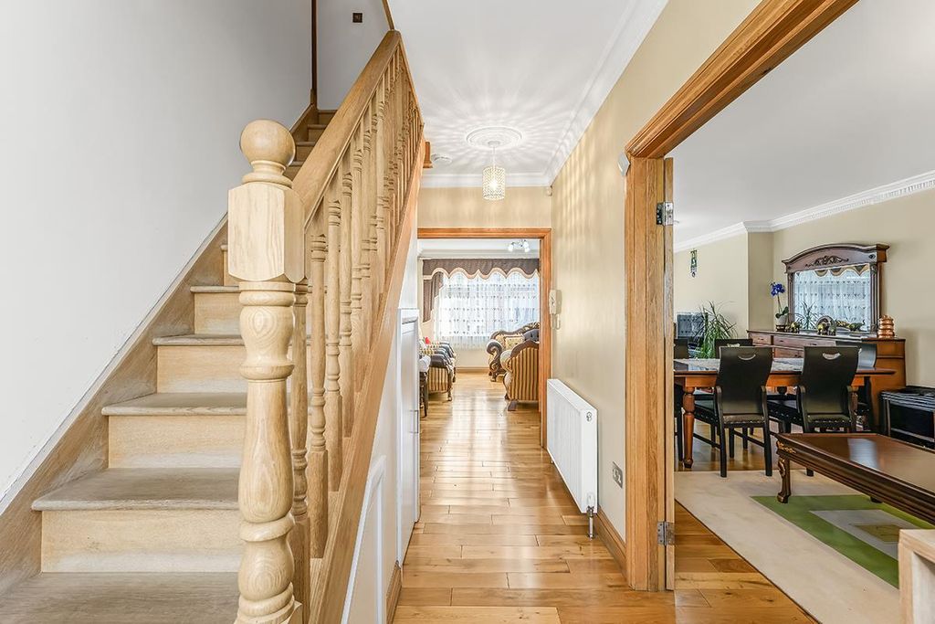 Property photo 2 of 28