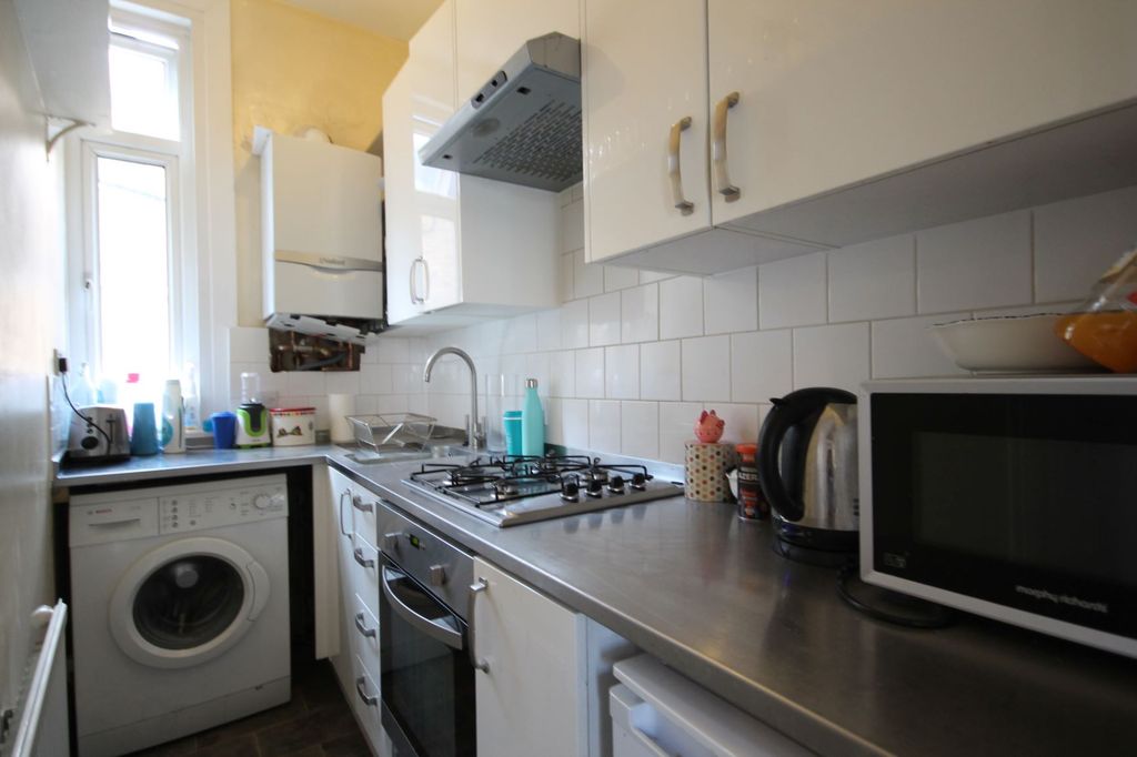 Property photo 2 of 4 Kitchen