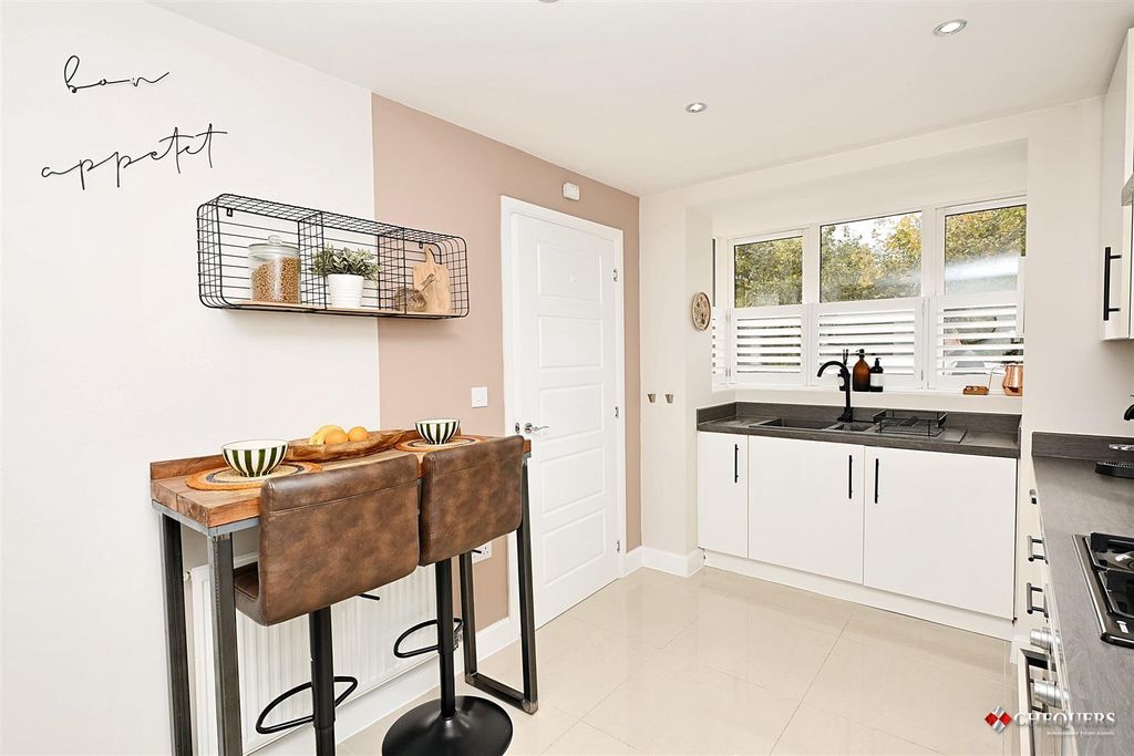 Property photo 3 of 22 Kitchen