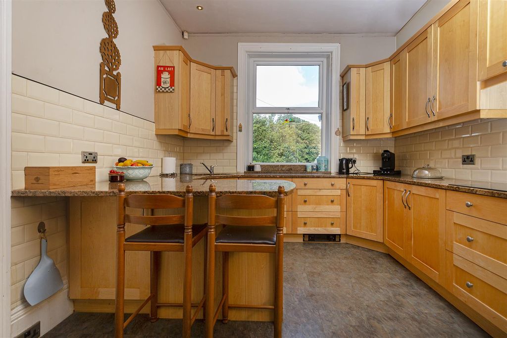 Property photo 2 of 38