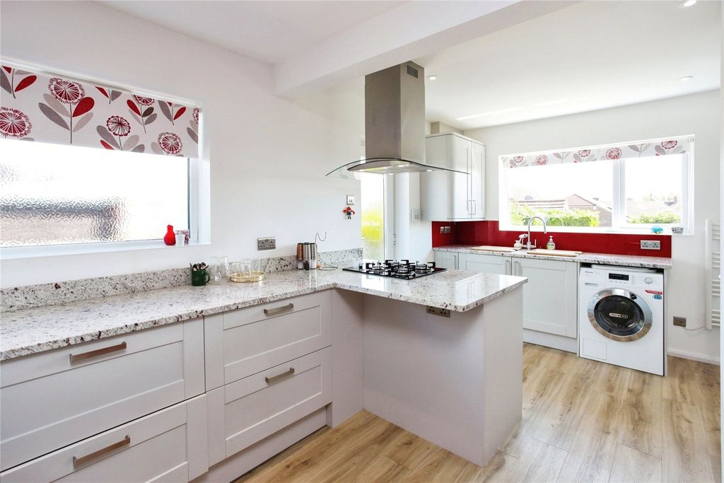 Property photo 2 of 15 Picture No. 11