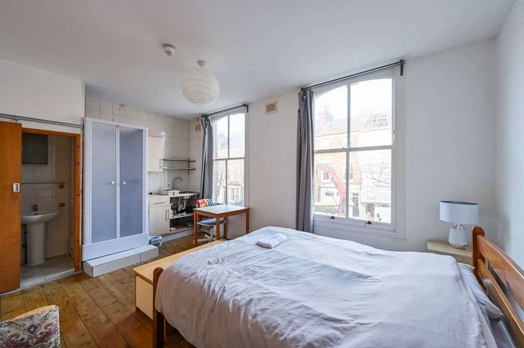 Property photo 2 of 6