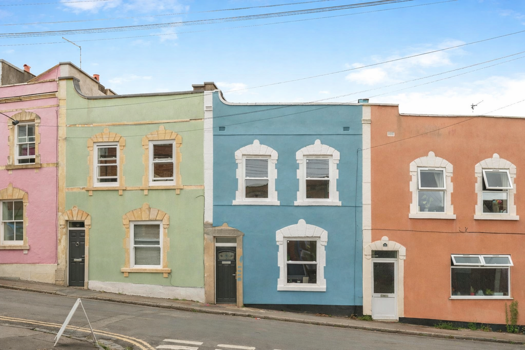 Property photo 2 of 27 Front View