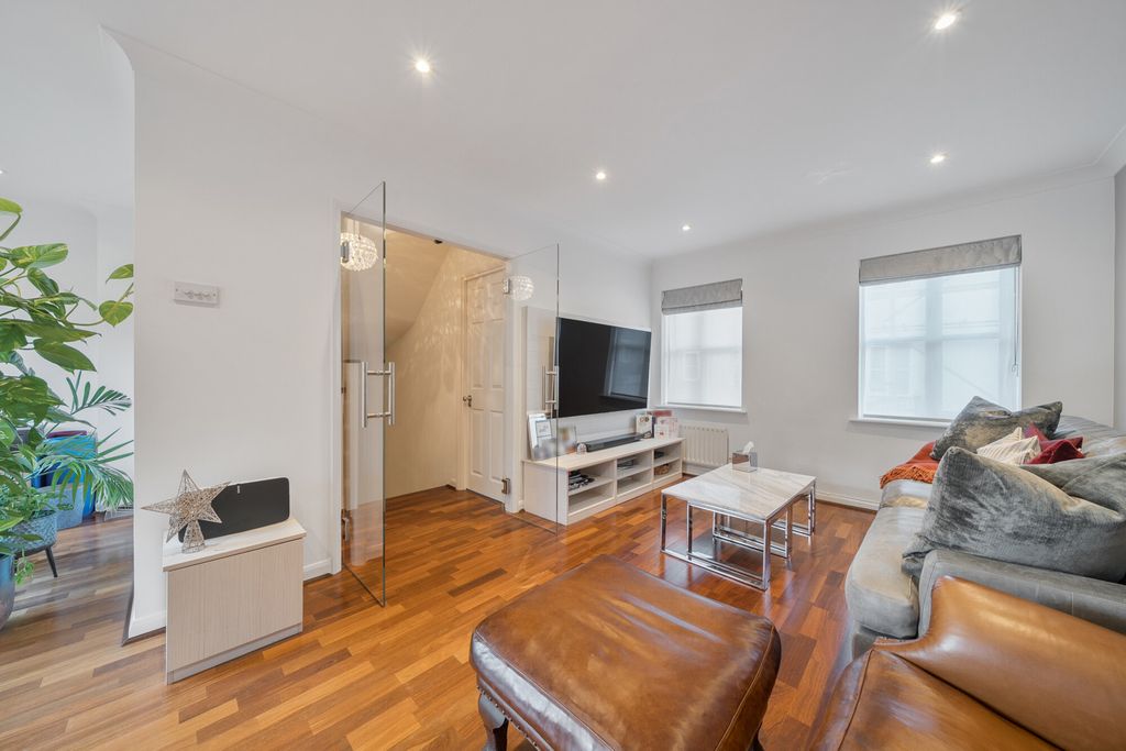 Property photo 3 of 20 Reception