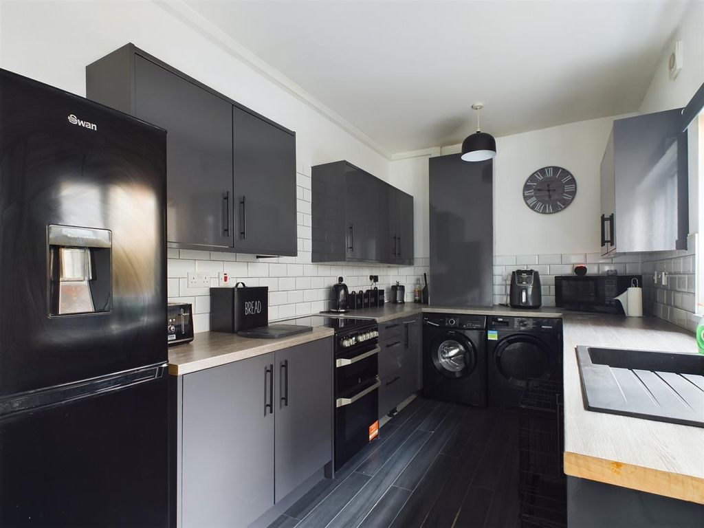 Property photo 2 of 36 Cam03844G0-Pr0159-Still008.Jpg