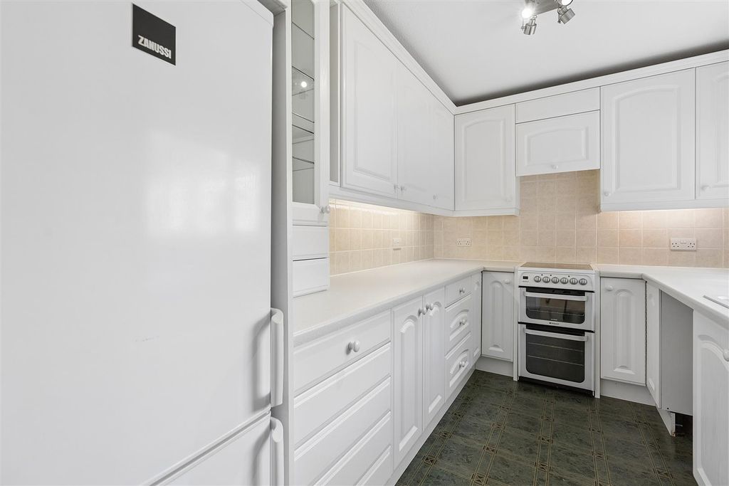 Property photo 3 of 20 Kitchen