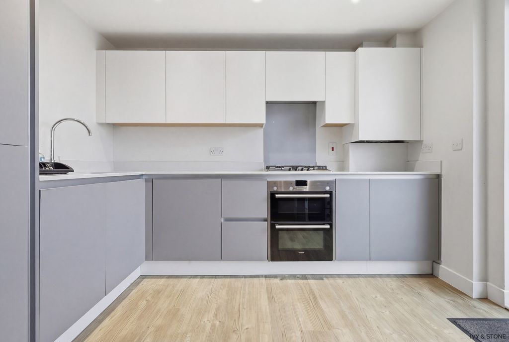 Property photo 2 of 20 4902043