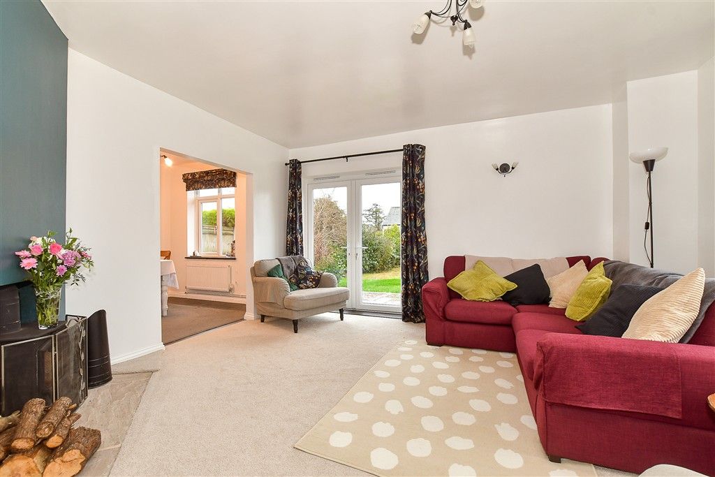 Property photo 3 of 11 Lounge