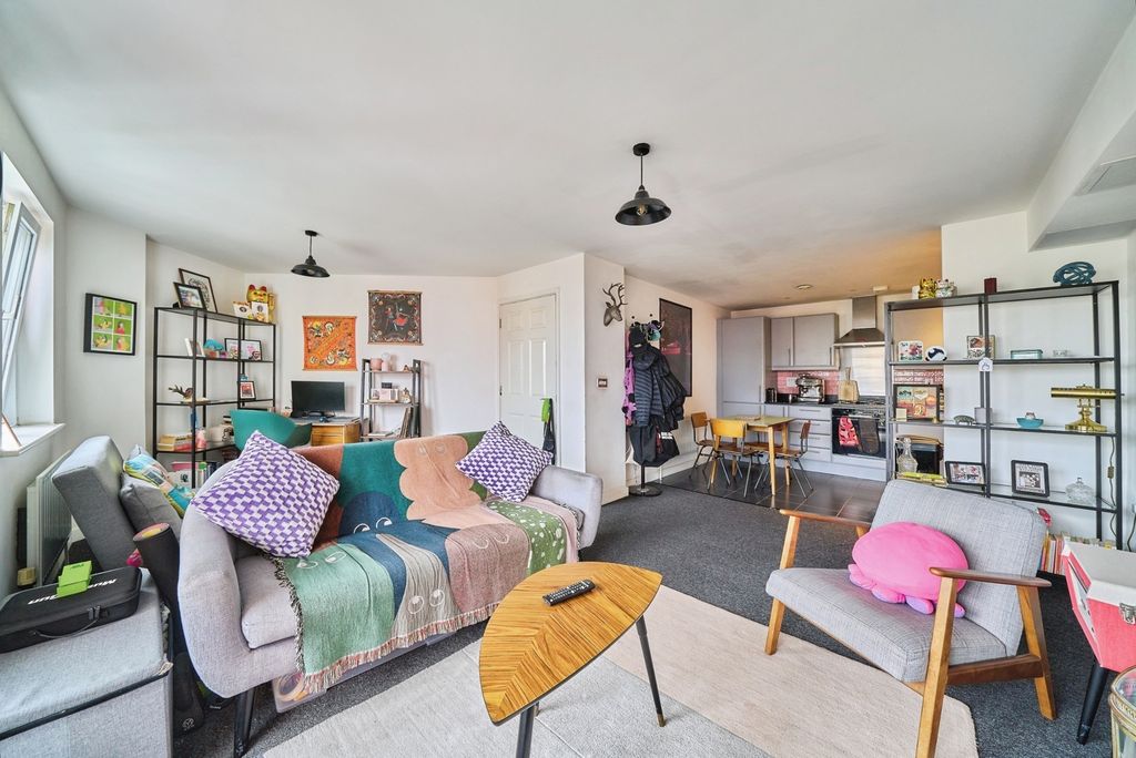 Property photo 2 of 18 Pbox-Img.Jpg