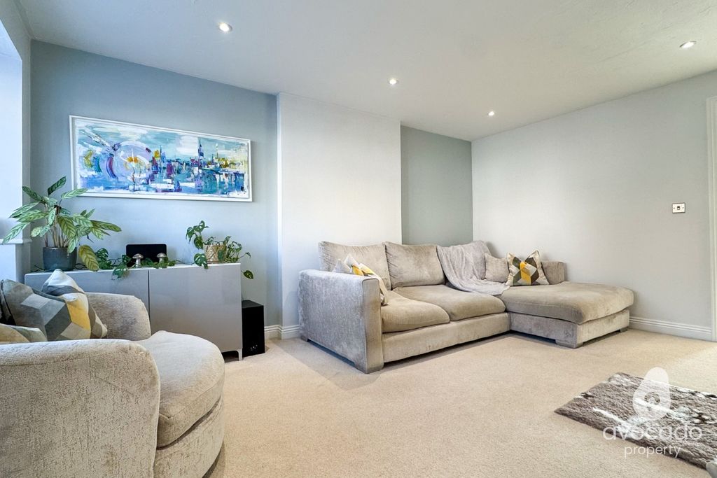 Property photo 2 of 22 4610094