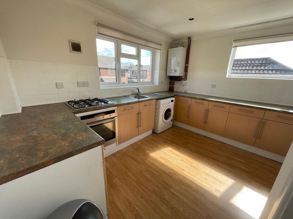 Property photo 3 of 16 Kitchen