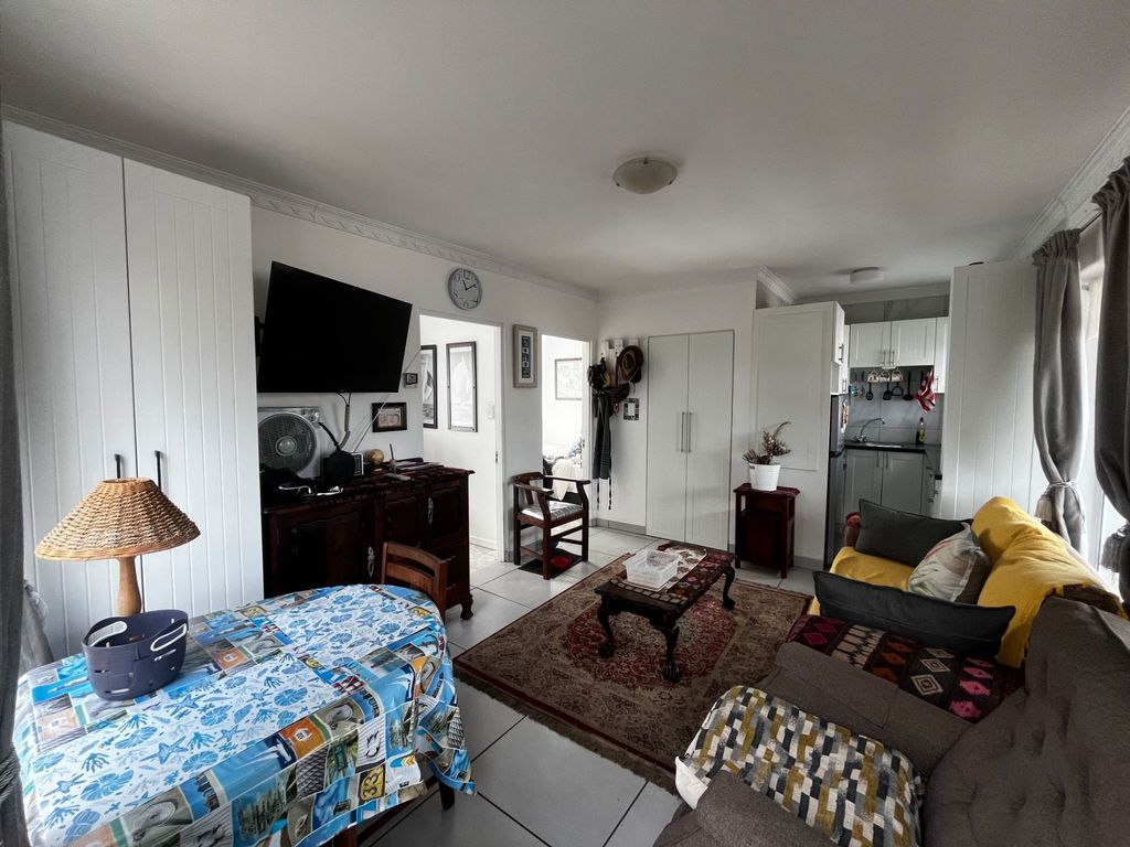 Property photo 3 of 17 1Jf1699581