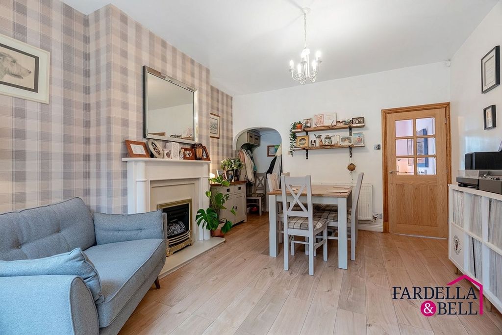 Property photo 2 of 18
