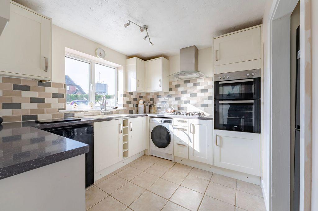 Property photo 2 of 16