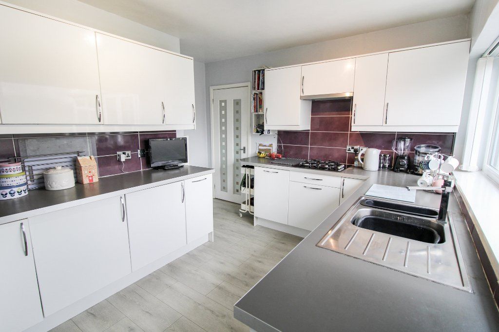 Property photo 3 of 20 Kitchen