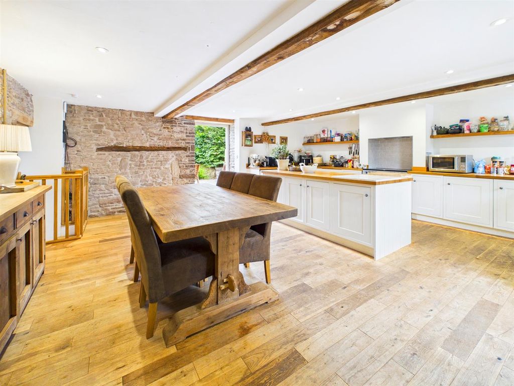 Property photo 2 of 33 Kitchen/Family Dining Room