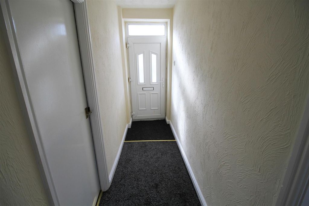 Property photo 3 of 6 Hallway.Jpg