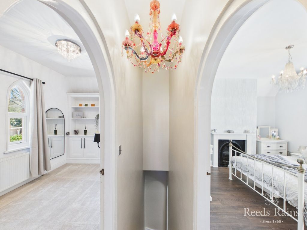 Property photo 3 of 39 Landing