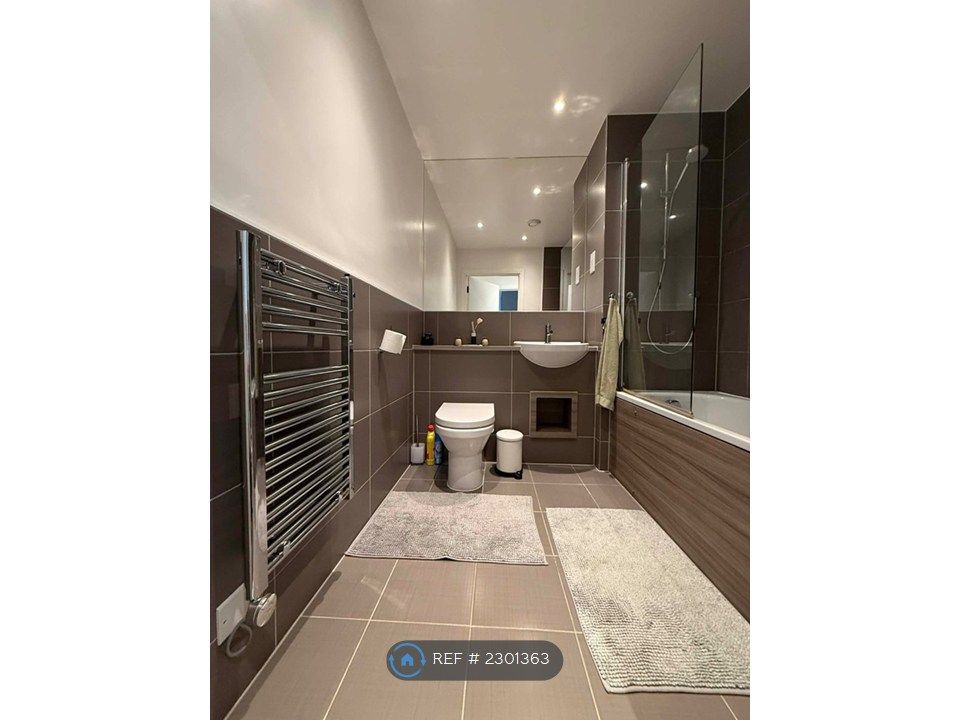Property photo 2 of 13 Bathroom
