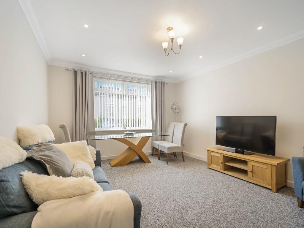 Property photo 2 of 20 Living Room