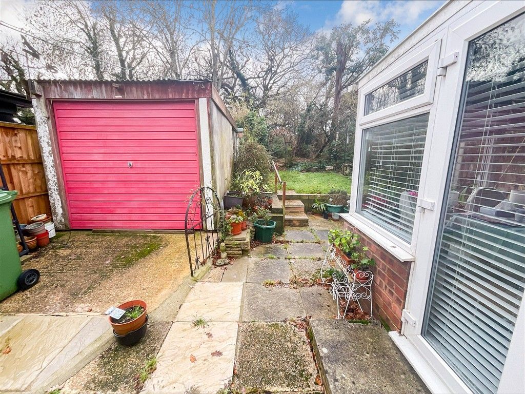 Property photo 2 of 2 Garage