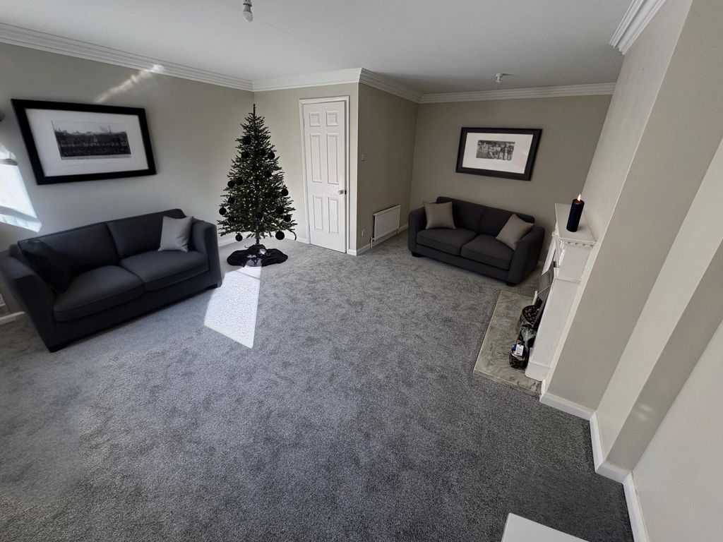 Property photo 3 of 10 Photo 2