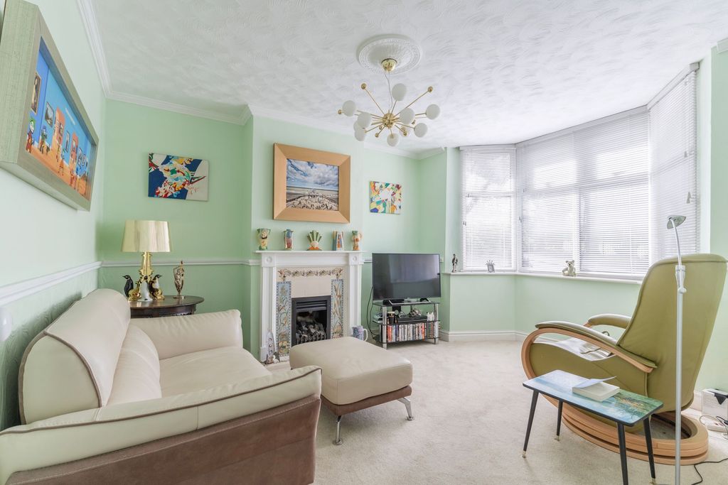 Property photo 3 of 17