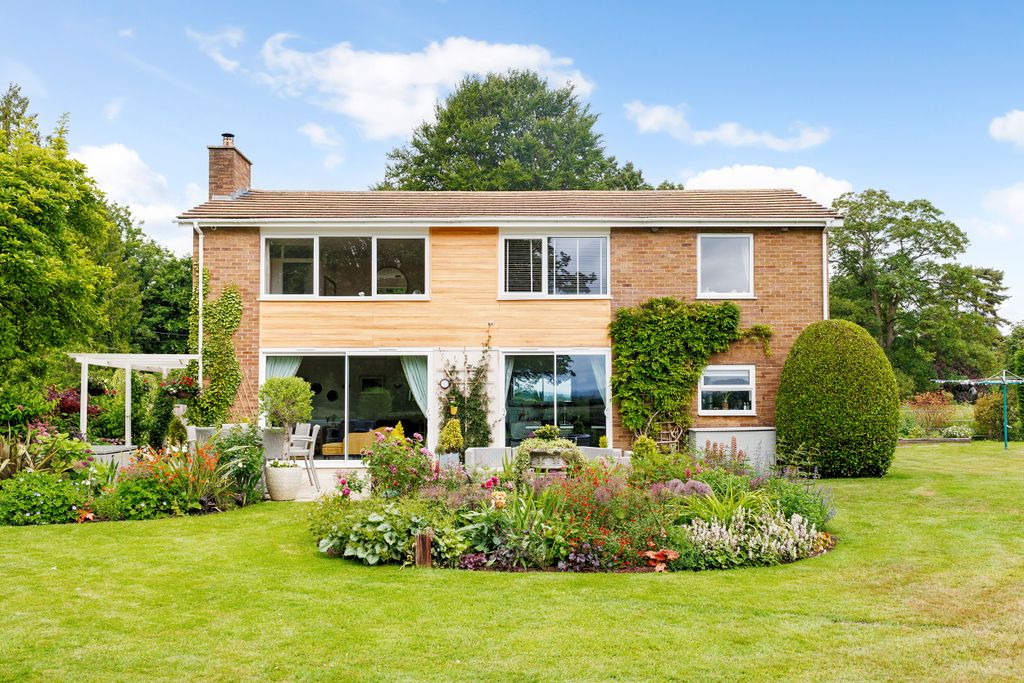 Property photo 1 of 28