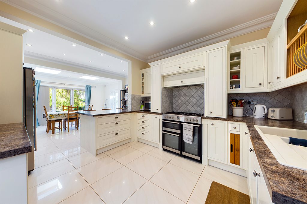 Property photo 2 of 33 Kitchen