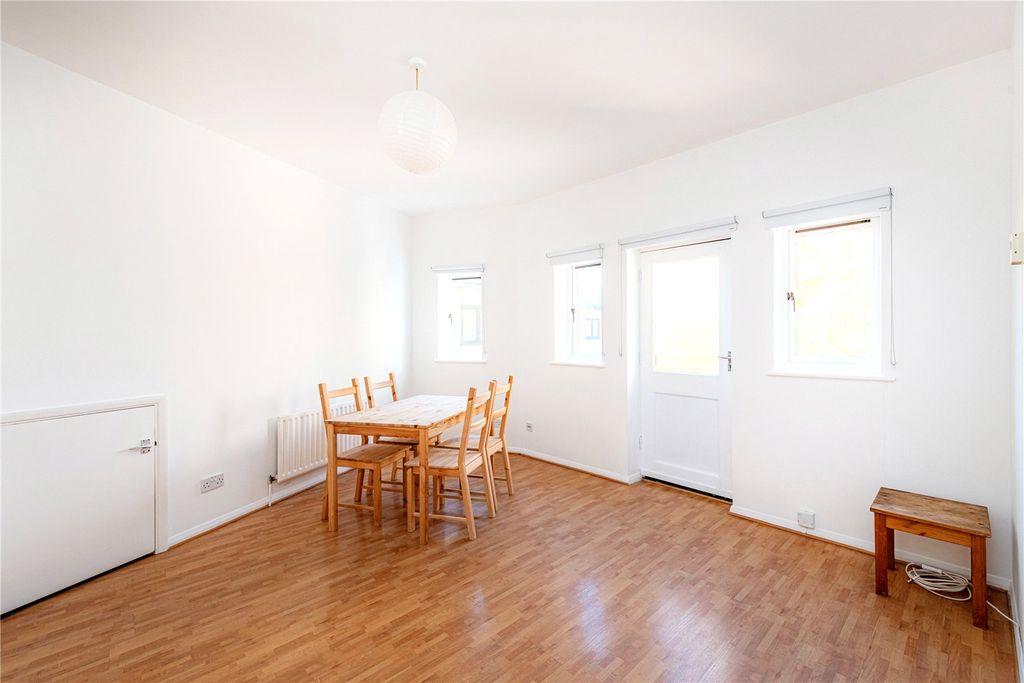 Property photo 3 of 9 Picture No. 18