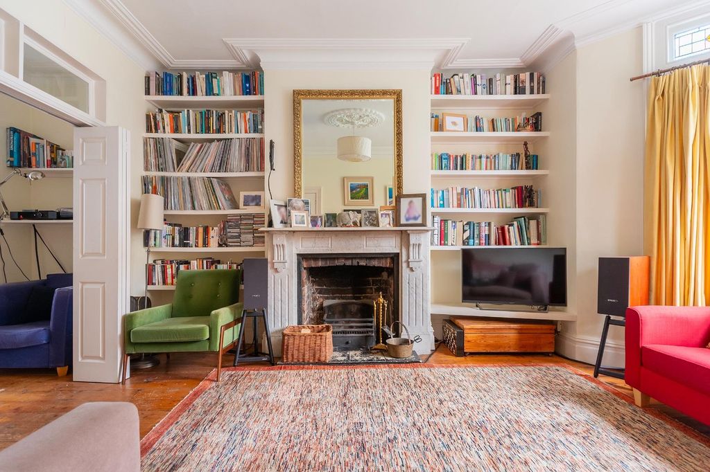 Property photo 3 of 35 1H1Rke - Living Room B.Jpg