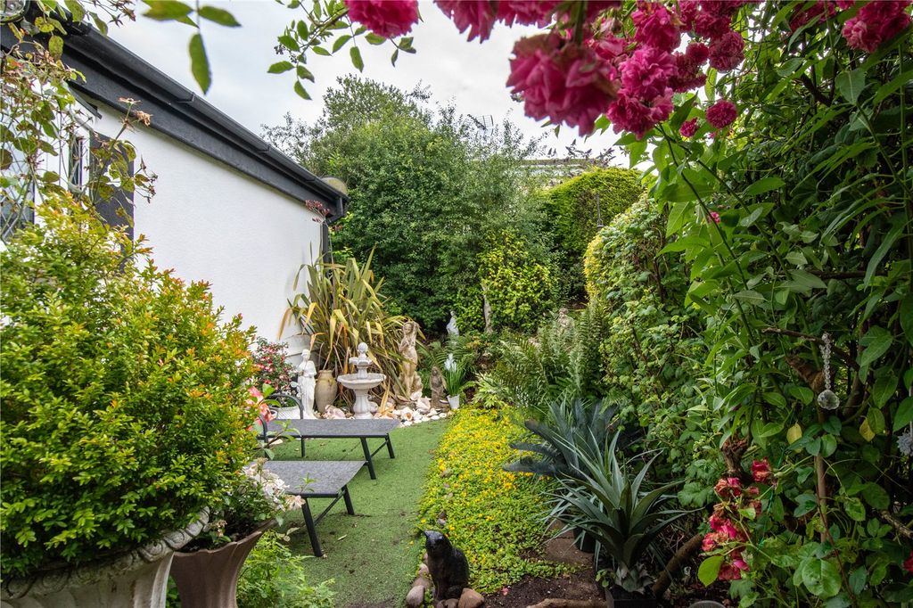 Property photo 2 of 15 Picture No. 11