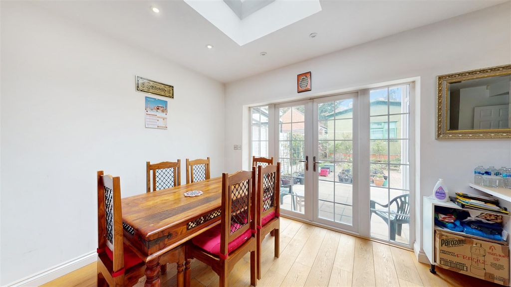 Property photo 3 of 17 Dining Area.Jpg