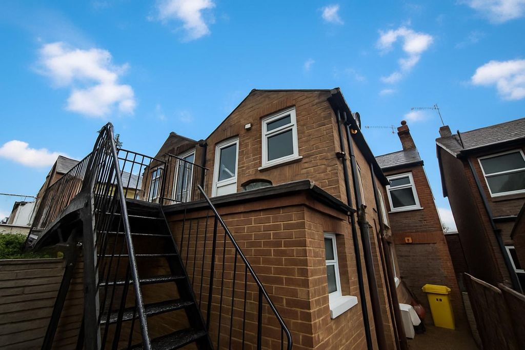 Property photo 1 of 8 Outside