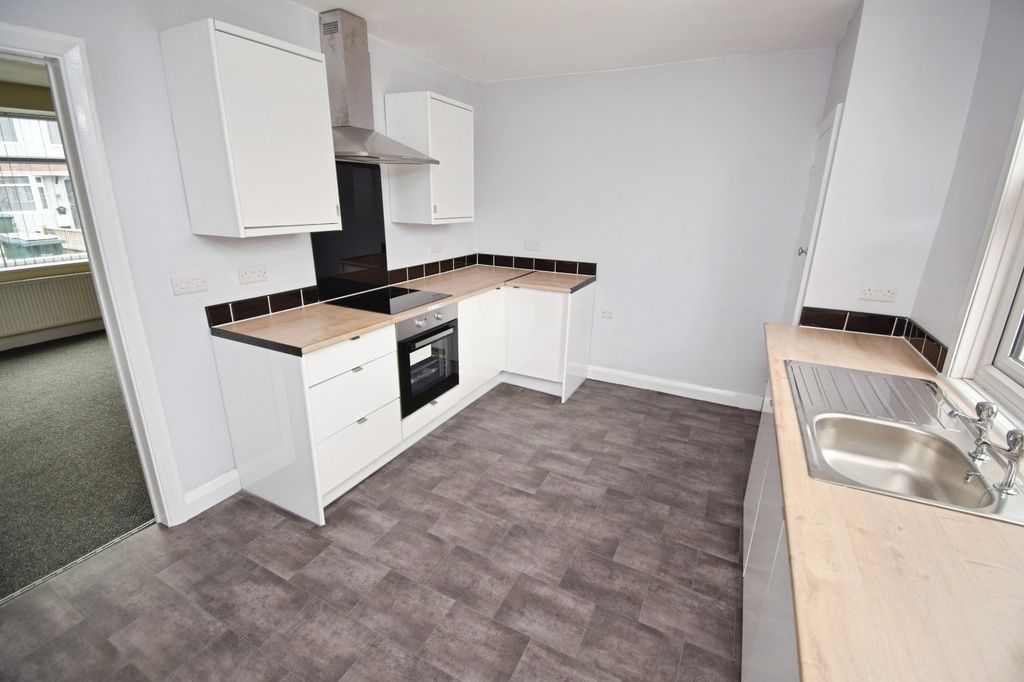Property photo 2 of 14 Kitchen