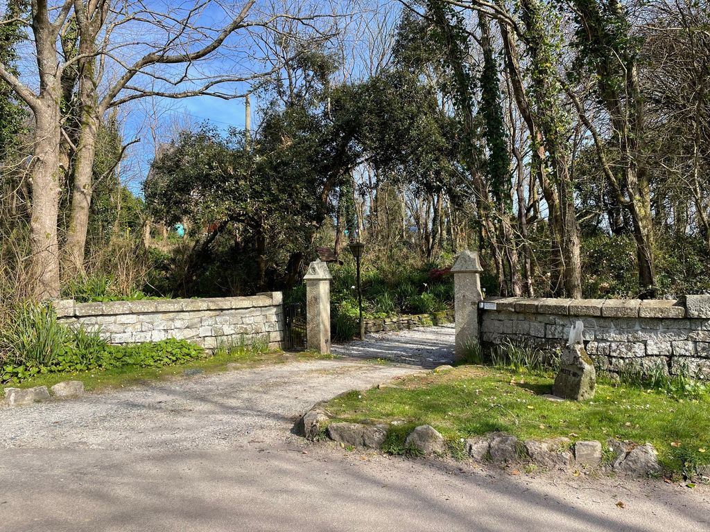 Property photo 2 of 6 Gated Access