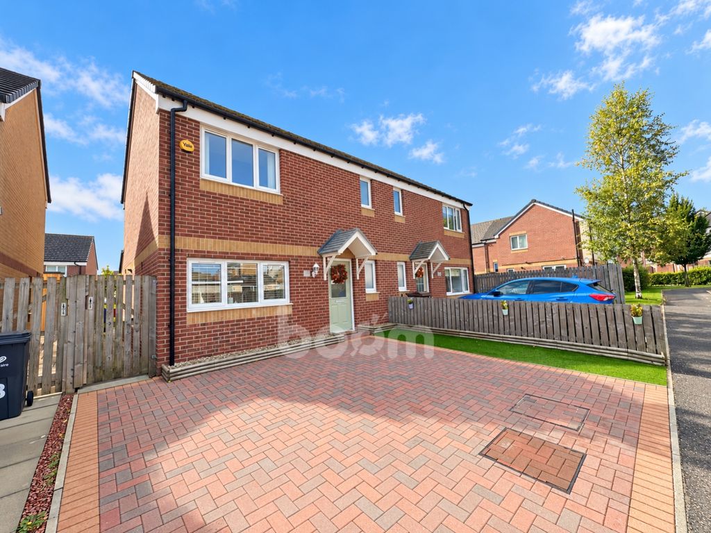 Property photo 1 of 24 Barmore Crescent Bishopton Three Bedroom Semi Deta