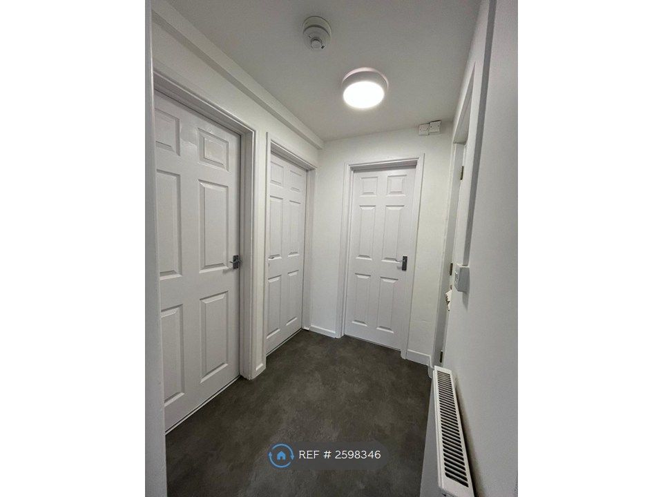 Property photo 3 of 12 Hallway