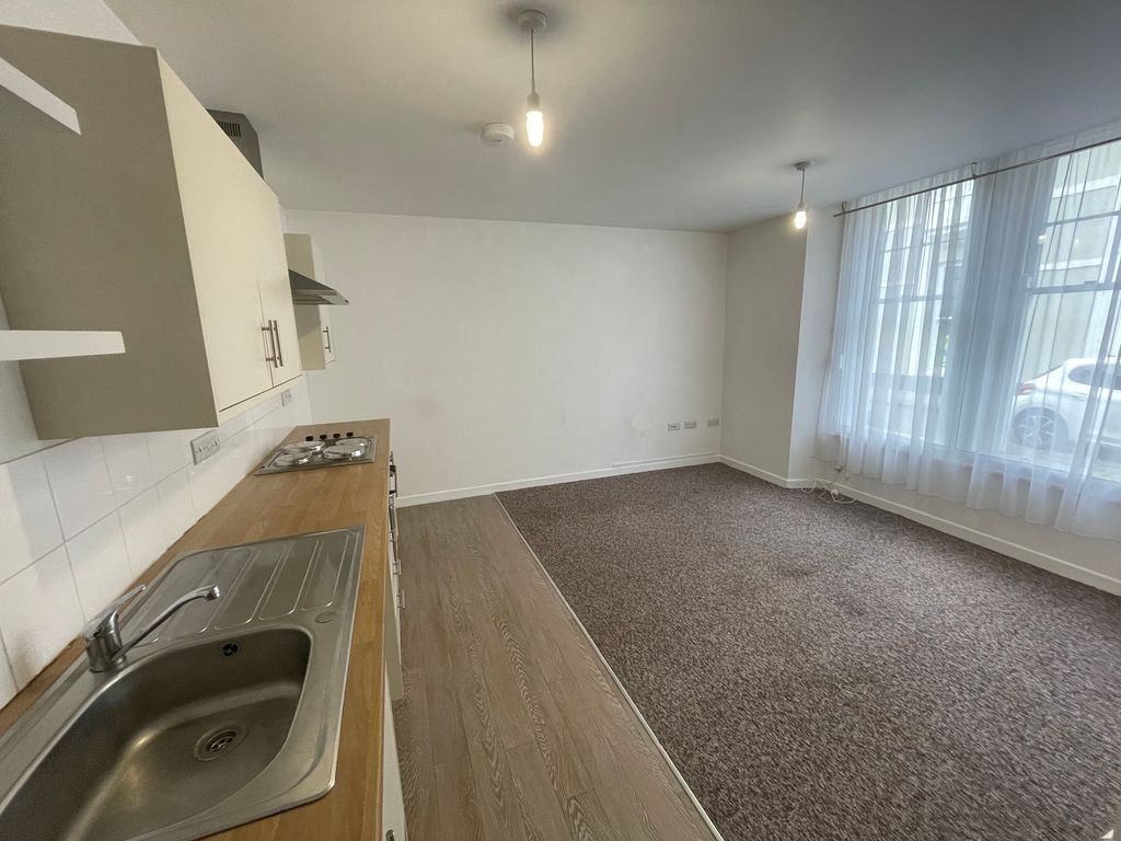 Property photo 3 of 8