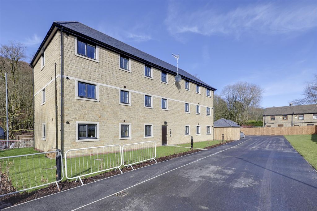 Property photo 1 of 15 Rear Viewjpg